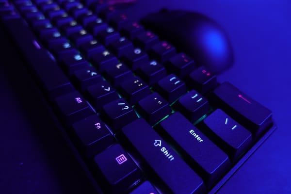 Review du Monsgeek FUN60 Ultra Tri-Mode : comment ne pas se sentir déçu?